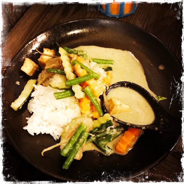 Curry vert aux légumes chez Yaai Thaï