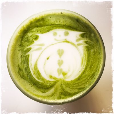 Matcha latte vegan chez Umami Matcha Café